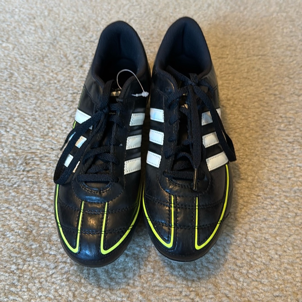 Adidas Davicto Cleats